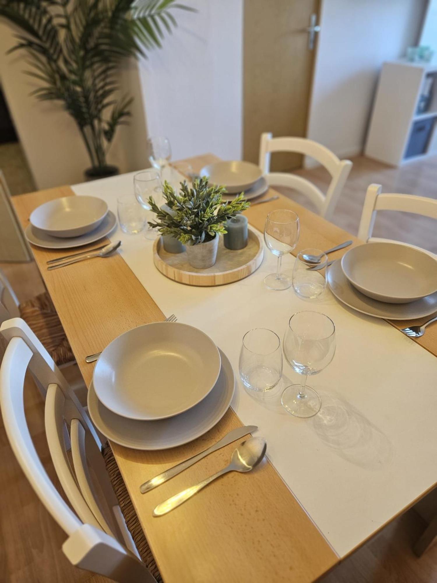 Schoene Ferienwohnung Ueber Den Daechern Von Плауен Екстериор снимка